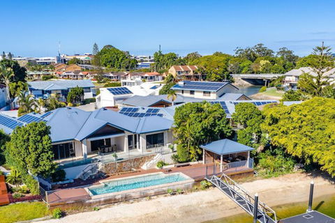 Maureen Waterfront Beach House - Gold Coast 4U 2