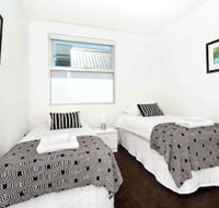 Broadway in Elwood on the Canal - Accommodation Gold Coast