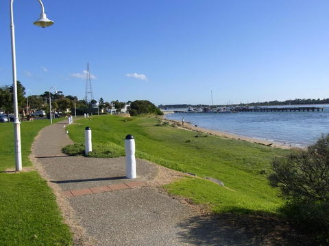 Black Dolphin Waterfront Townhouse Bay Views - Accommodation Gold Coast 5