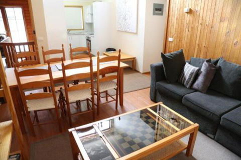 Whispering Pines 2 - Accommodation Gold Coast 4