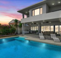 Magnificent Beach House - Gold Coast 4U