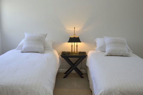 Sapphire Blue - Accommodation Gold Coast 7
