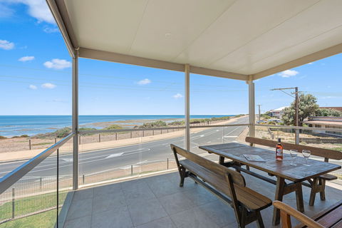 Pearl By The Sea - Accommodation Gold Coast 0