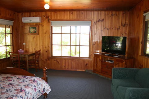 Gaol House Cottages - Gold Coast 4U 3