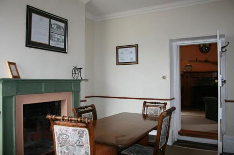 Gaol House Cottages - Gold Coast 4U 5