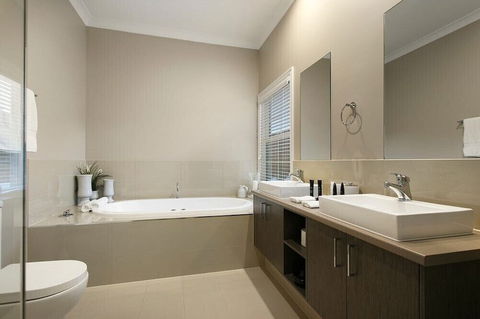 Kerami Manor - Gold Coast 4U 2
