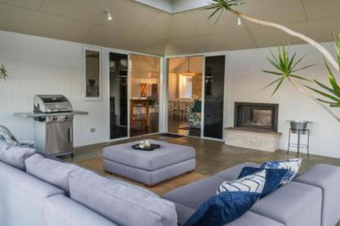 The White House At Wallcliffe Farms - Gold Coast 4U 4