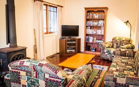 Whispering Pines Cottages - Accommodation Gold Coast 2