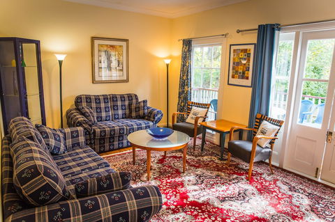 Whispering Pines Cottages - Accommodation Gold Coast 1