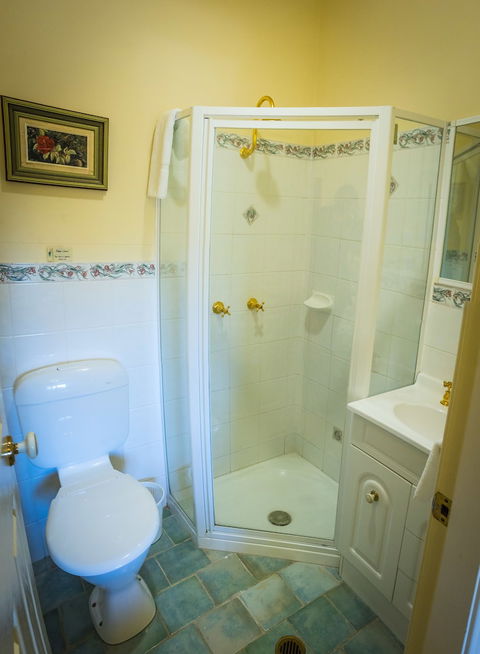 Whispering Pines Cottages - Accommodation Gold Coast 5