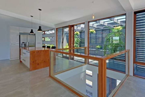 Amazing Unique Five-Star Waterfront Retreat - Accommodation Gold Coast 3