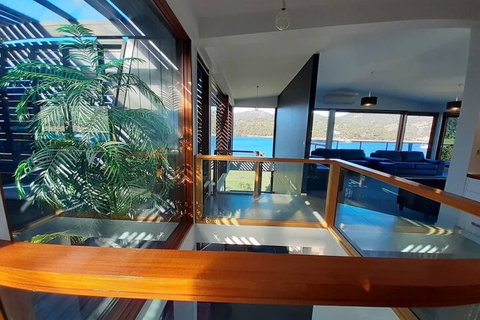 Amazing Unique Five-Star Waterfront Retreat - Accommodation Gold Coast 2
