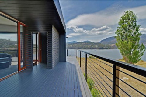 Amazing Unique Five-Star Waterfront Retreat - Accommodation Gold Coast 0