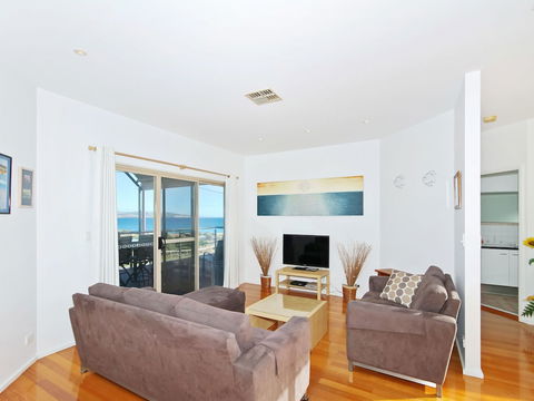 Through The Looking Glass - Gold Coast 4U 4