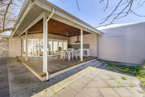 Inner Western Suburbs Retreat - Gold Coast 4U 2