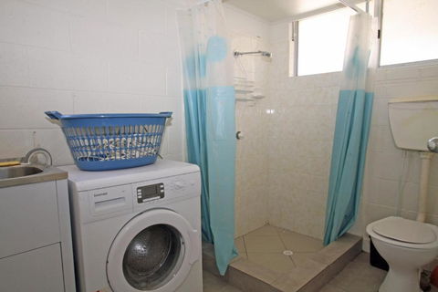 Unbeatable Waterfront Location - Accommodation Gold Coast 2