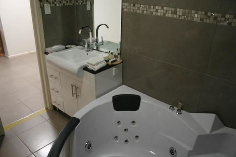 34 On Emily - Accommodation Gold Coast 6