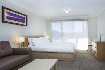 Cascades 3 Well Appointed And Central Location - Accommodation Gold Coast 0
