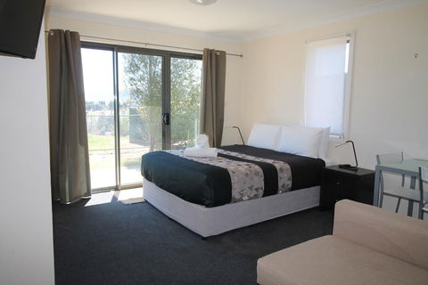 Poley Cow Studio - Accommodation Gold Coast 0