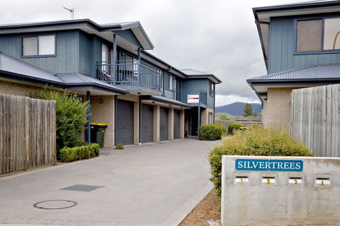 Silvertrees 4 - McLure Circuit, Jindabyne - Accommodation Gold Coast 0