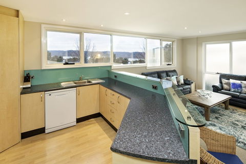 Wendaleigh 8 - Central Unit - Accommodation Gold Coast 2