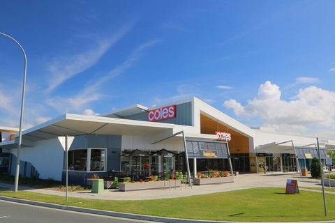 A Deluxe Swim Up Drift Apartments South - Accommodation Gold Coast 1