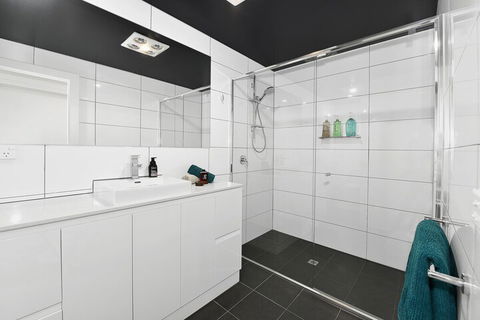 Close To Airport City & Shops - Gold Coast 4U 5