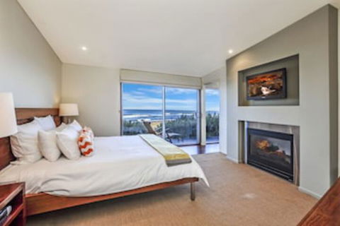 HEARNS BEACHSIDE VILLA 8 - Accommodation Gold Coast 0