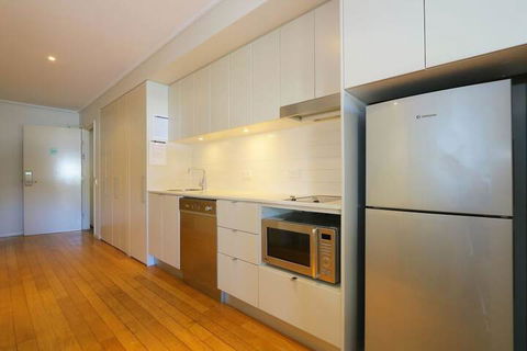 Lagoon Pool 2 Bedroom Spa Suite - Gold Coast 4U 3