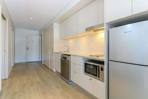 Lagoon Pool 2 Bedroom Spa Suite - Gold Coast 4U 2