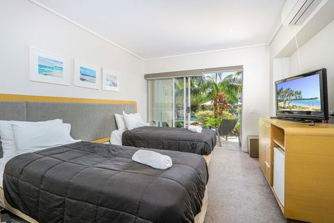 Lagoon Pool 2 Bedroom Spa Suite - Gold Coast 4U 1