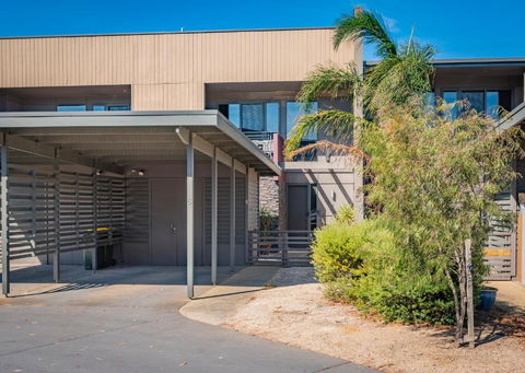 Five Shell - Accommodation Gold Coast 5