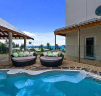 Beachy Coastal Retreat - Gold Coast 4U
