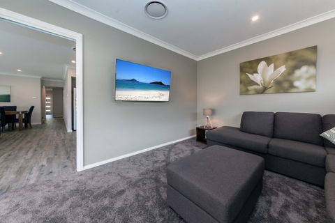 Tomaree Road 19 The Cottage - Accommodation Gold Coast 0