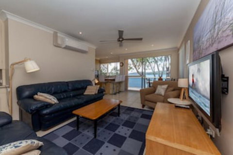 Kooringal Unit 5 / 105 Soldiers Point Road - Accommodation Gold Coast 0