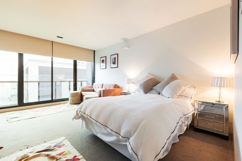 CELESTE, 1BDR East Melbourne Apartment - Accommodation Gold Coast 1