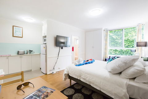 GENIE, 1BDR East Melbourne Studio - Gold Coast 4U 1