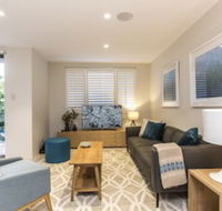 Executive 2 Storey Apartment with Pool - Gold Coast 4U