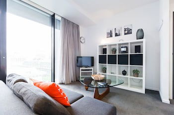 ROBYN, 1BDR Melbourne Apartment - Accommodation Gold Coast 0