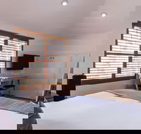 VERA 1BDR South Melbourne Apartment - Gold Coast 4U