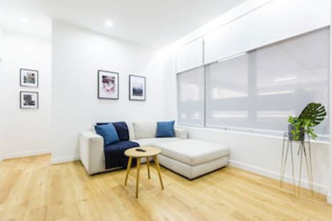 HAZEL, 3BDR Melbourne Apartment - Accommodation Gold Coast 0