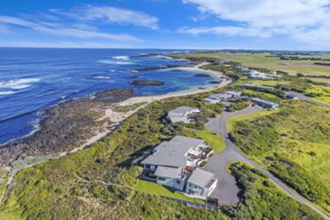 HEARNS BEACHSIDE VILLA 9 - Accommodation Gold Coast 0