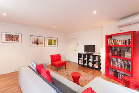 BENJAMIN, 2BDR Melbourne Apartment - Accommodation Gold Coast 0