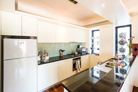 BELLE, 2BDR Melbourne Apartment - Accommodation Gold Coast 6