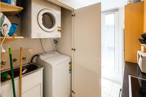 NAOMI, 2BDR South Melbourne Apartment - Accommodation Gold Coast 0