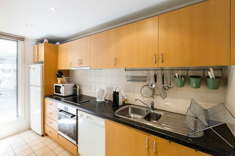 NAOMI, 2BDR South Melbourne Apartment - Accommodation Gold Coast 3