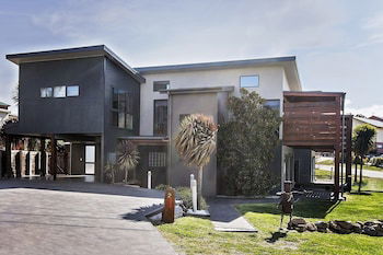 Ned Kelly's Retreat - Sophisticated Style With Modern Convenience And Magical Outlook - Accommodation Gold Coast 2