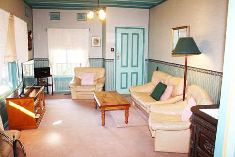 Ambrose Cottage Front Apt - Gold Coast 4U 4