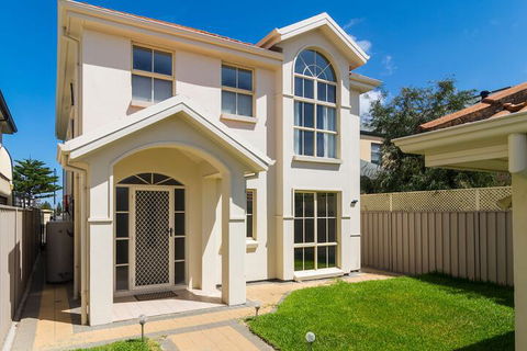 Port Adelaide Harbourside Home - Accommodation Gold Coast 1