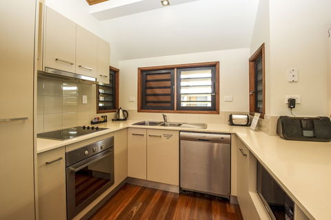 Pure Magnetic Villa 2 - Gold Coast 4U 6